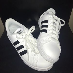 Women’s adidas sneaker size 9